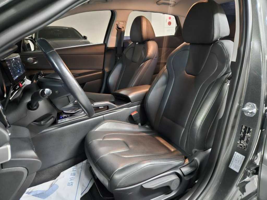 Hyundai Avante — photo 17