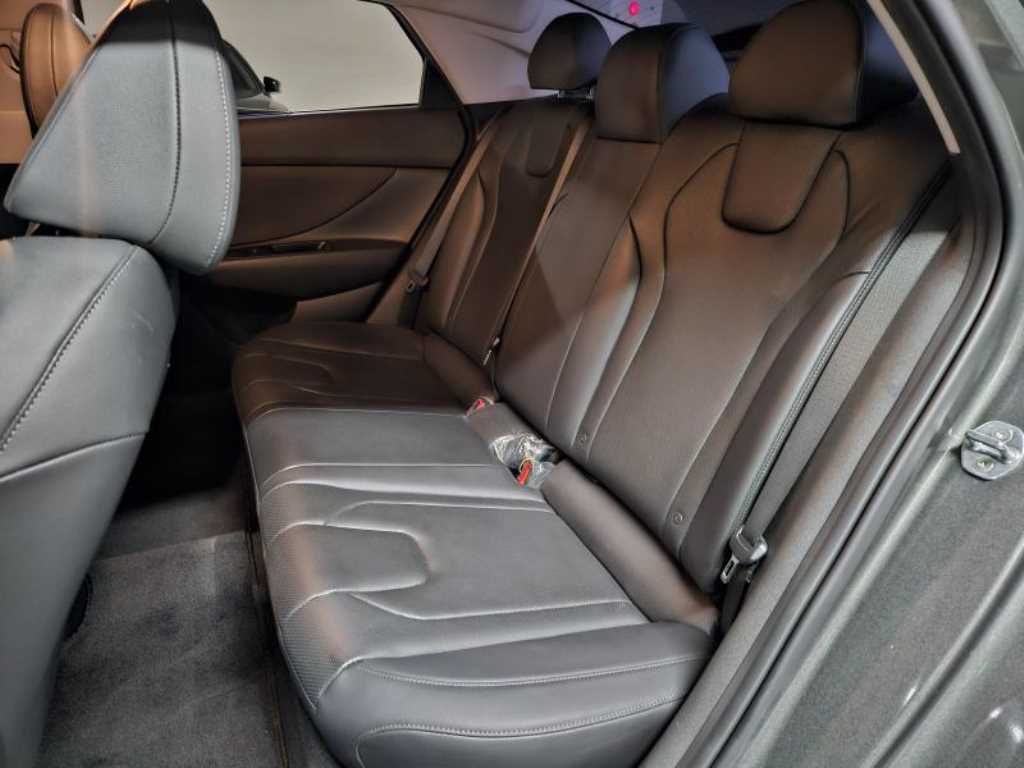 Hyundai Avante — photo 18