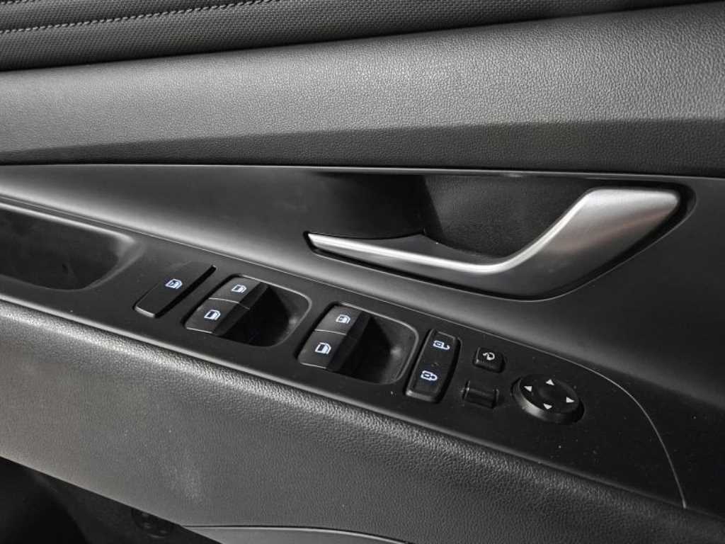 Hyundai Avante — photo 19