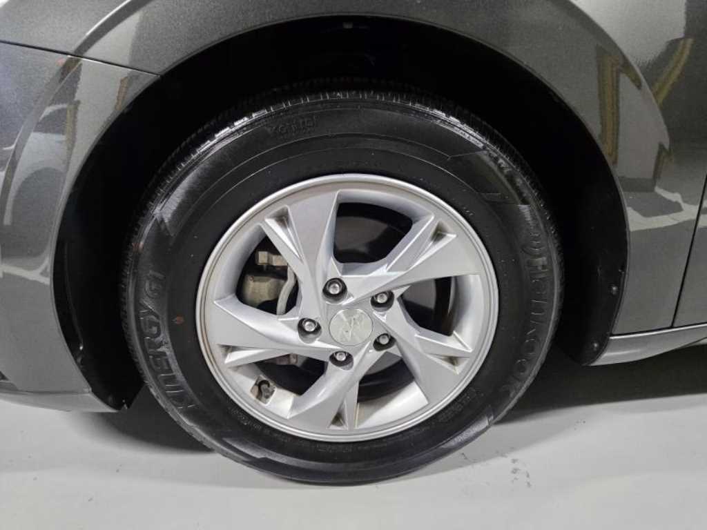 Hyundai Avante — photo 20
