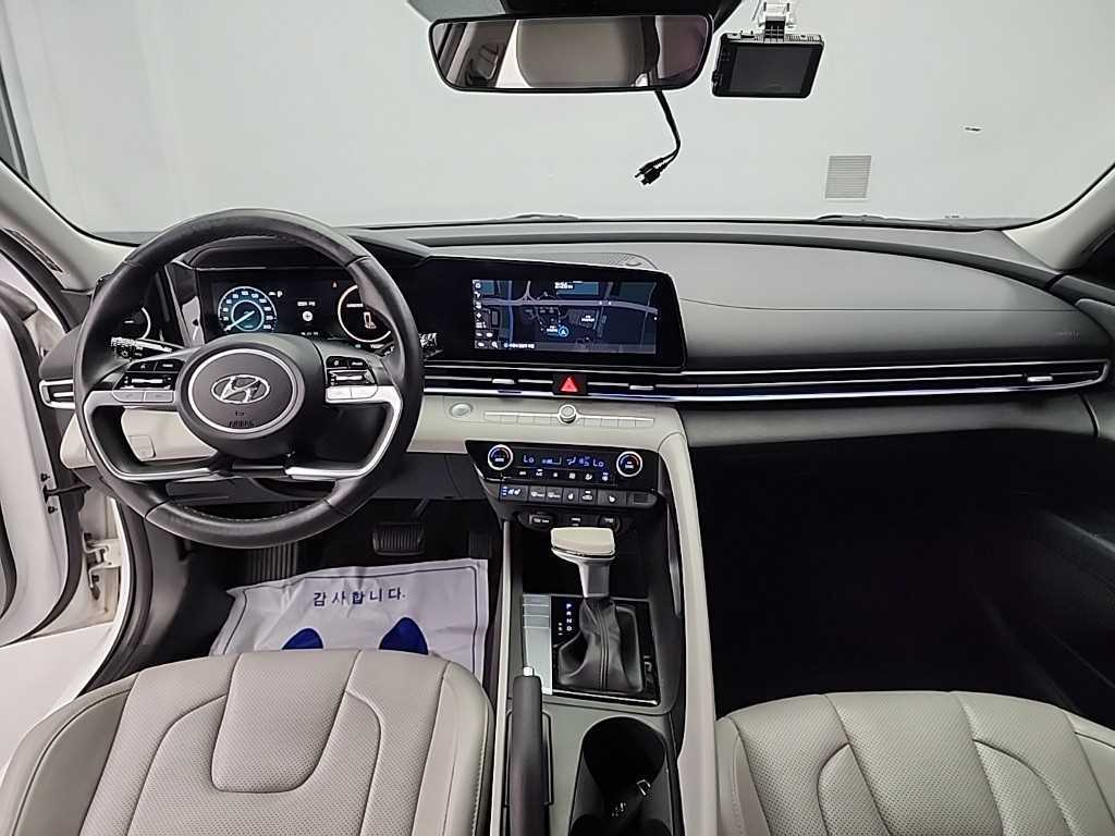 Hyundai Avante — photo 07