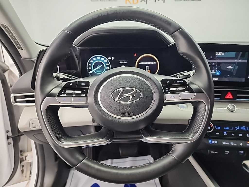 Hyundai Avante — photo 09