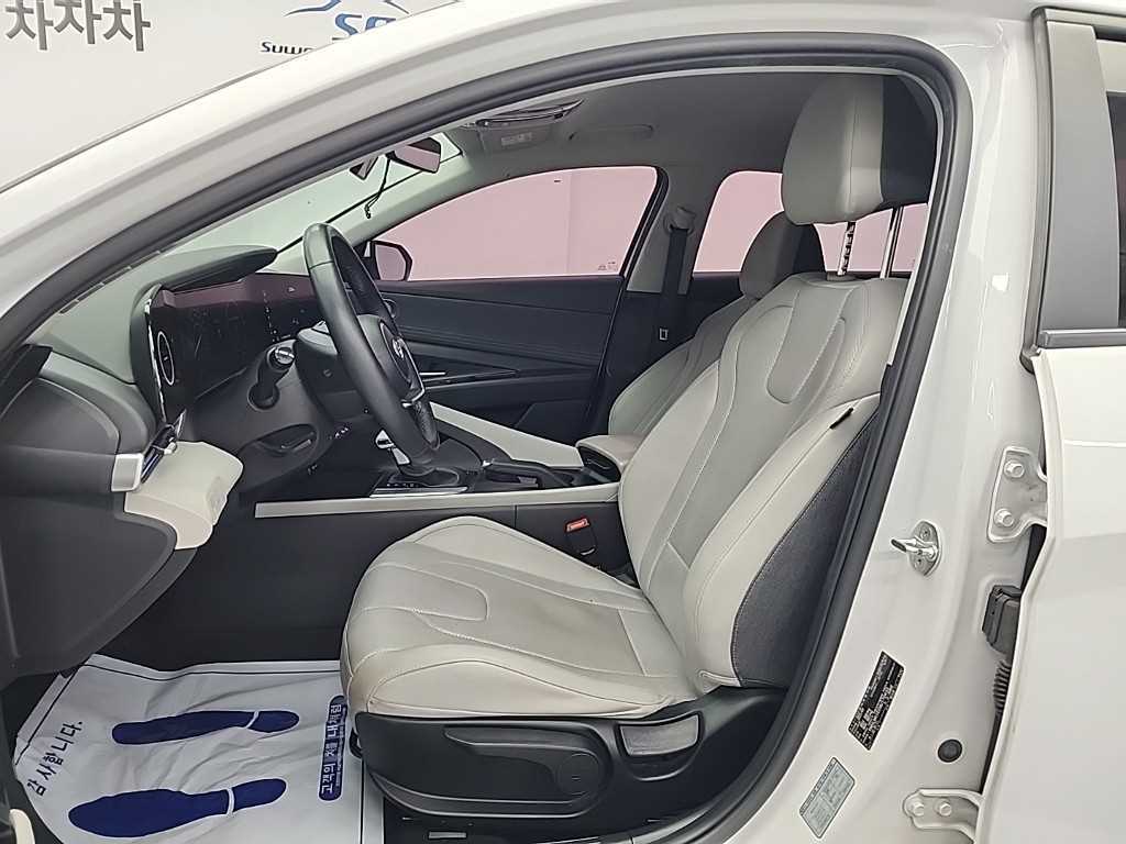 Hyundai Avante — photo 11