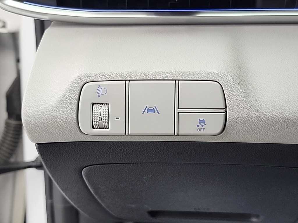 Hyundai Avante — photo 17