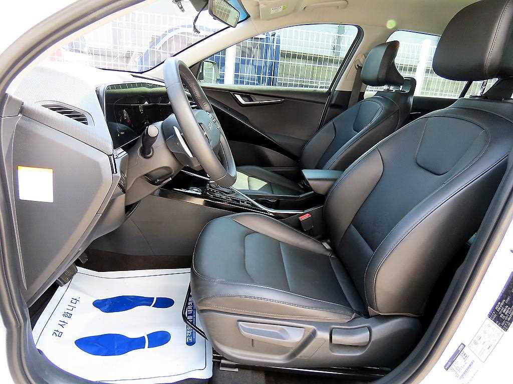 Kia Niro — photo 05
