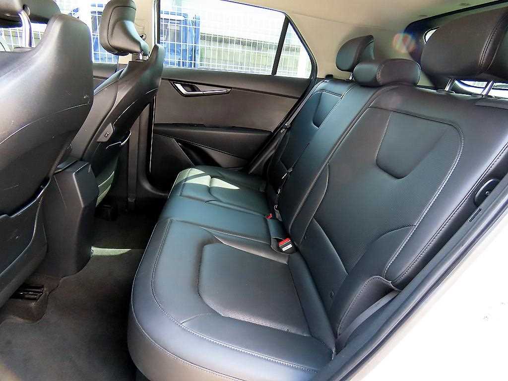 Kia Niro — photo 06