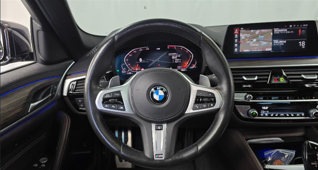 BMW 5-Series — photo 05