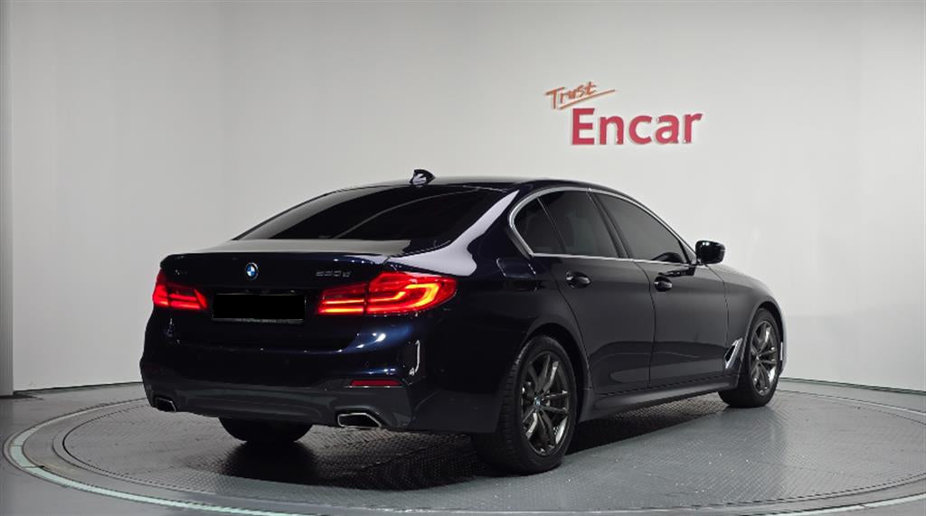 BMW 5-Series — photo 07