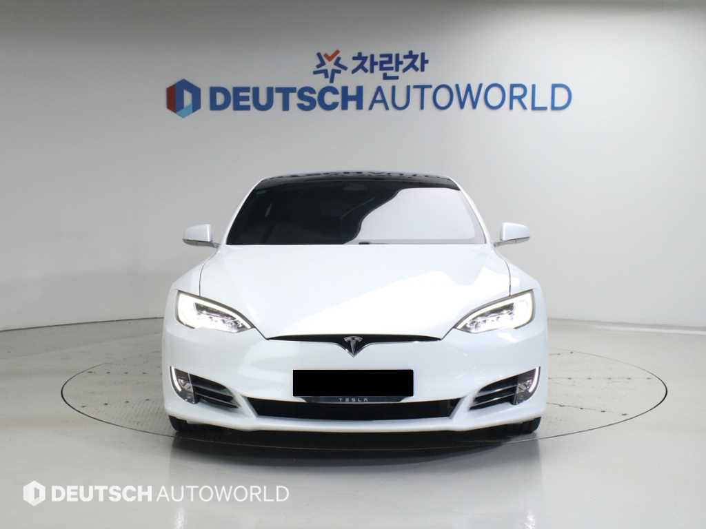 Tesla Model S — photo 03