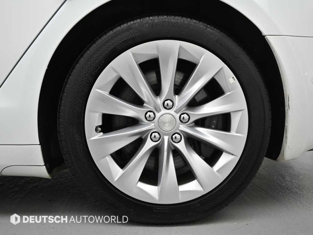 Tesla Model S — photo 05