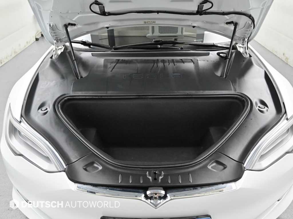 Tesla Model S — photo 06