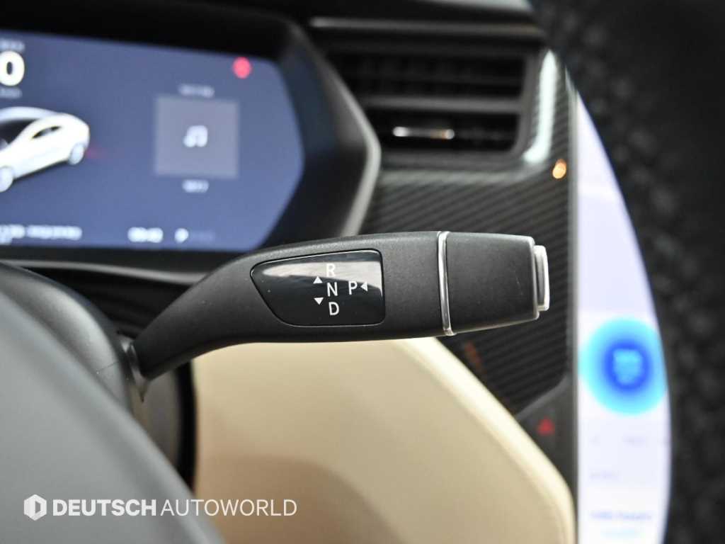 Tesla Model S — photo 09