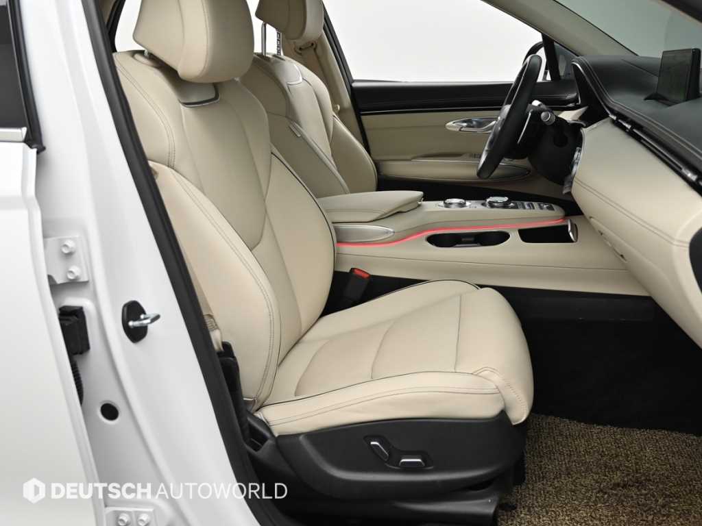 Tesla Model S — photo 10