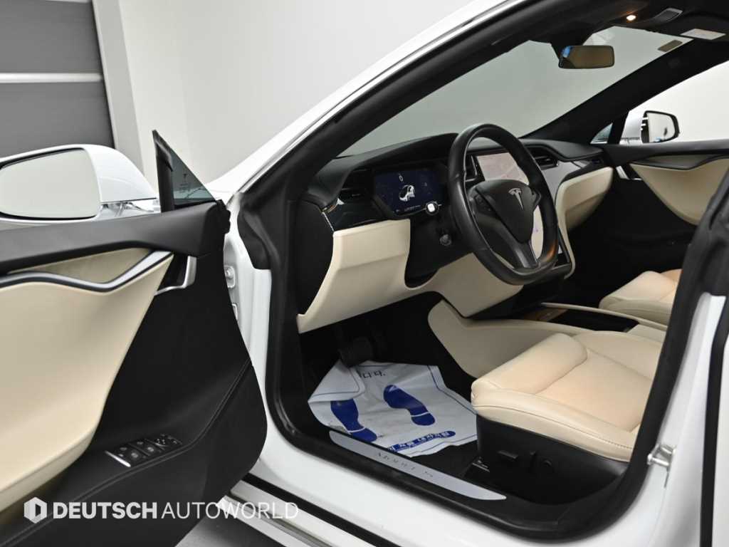 Tesla Model S — photo 11