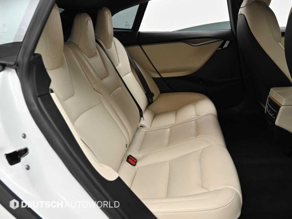 Tesla Model S — photo 12