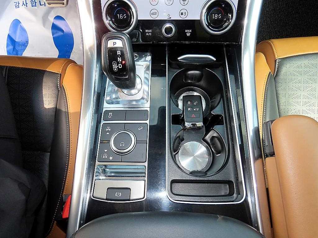 Land Rover Range Rover Sport — photo 11
