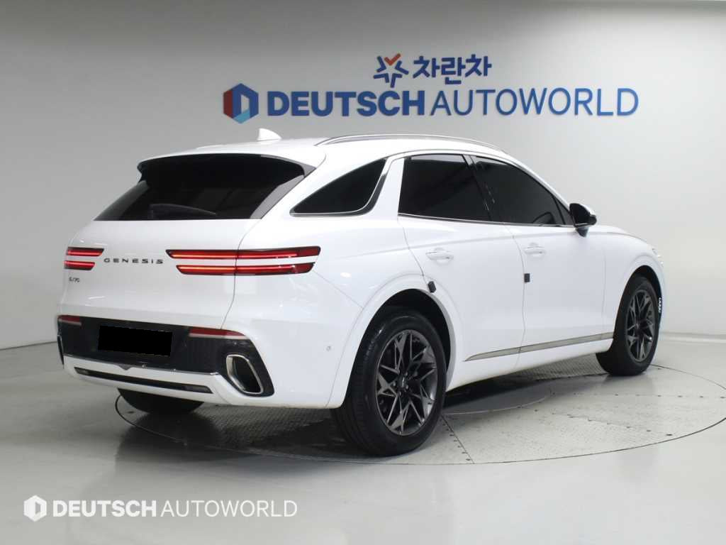 Genesis GV70 — photo 02