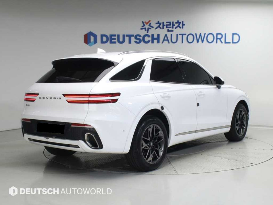 Genesis GV70 — photo 02