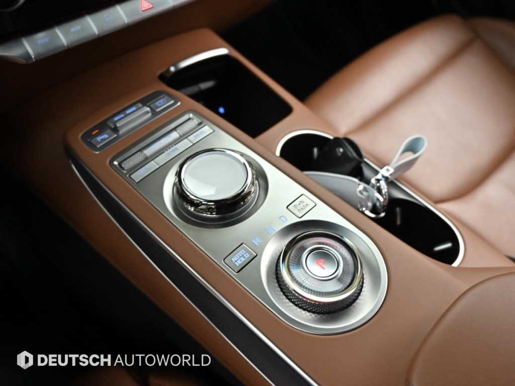 Genesis GV70 — photo 09