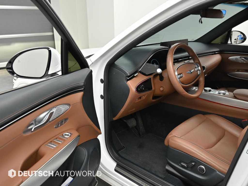 Genesis GV70 — photo 11