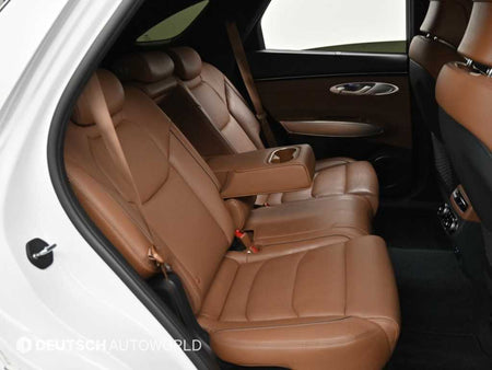 Genesis GV70 — photo 12