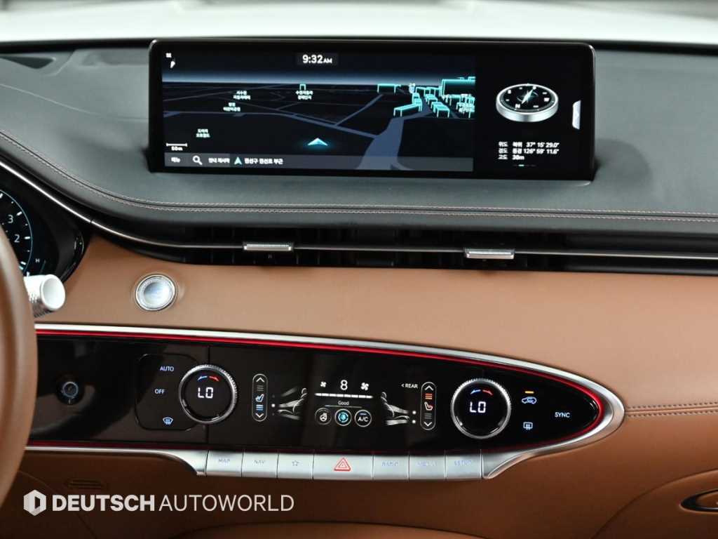 Genesis GV70 — photo 14