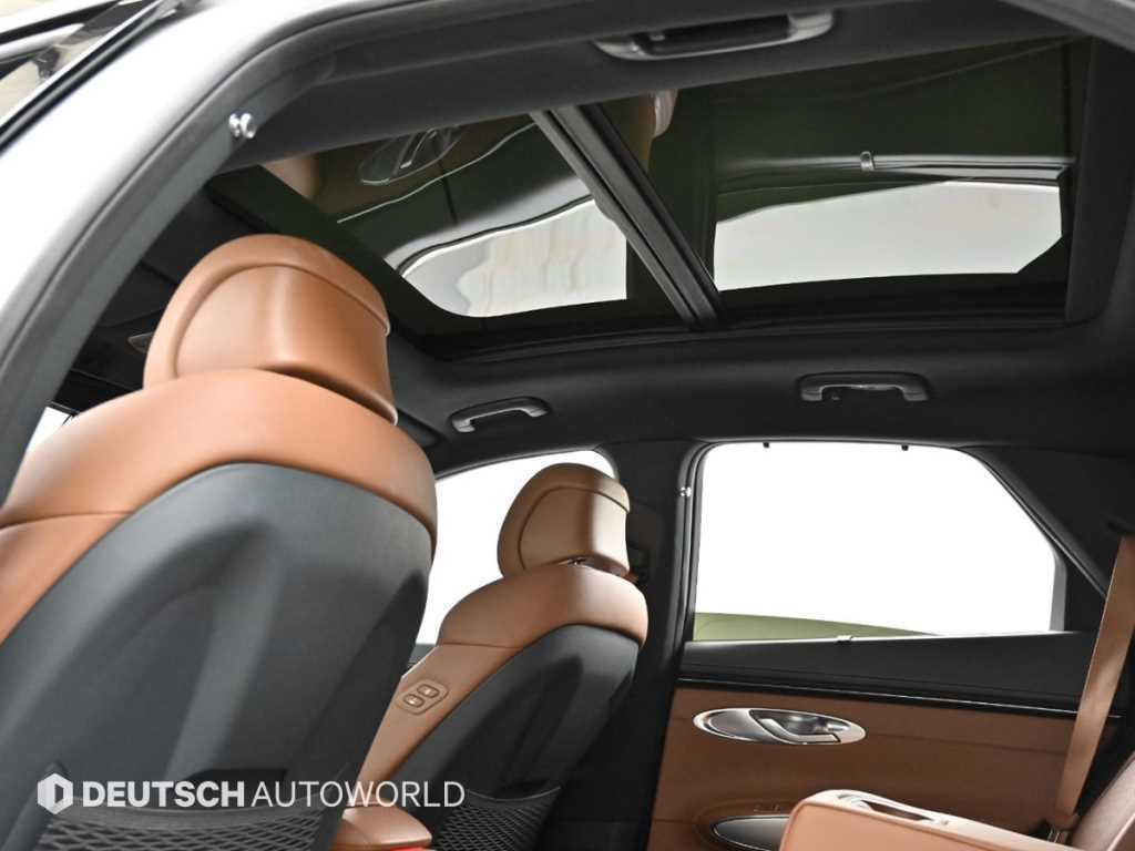 Genesis GV70 — photo 18