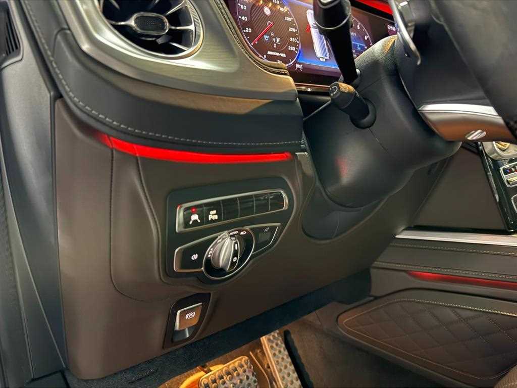 Mercedes-Benz G-Class — photo 13