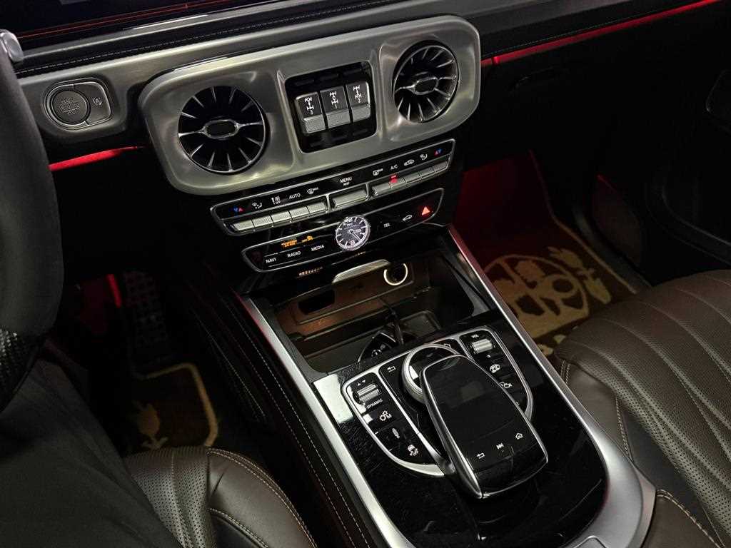 Mercedes-Benz G-Class — photo 15