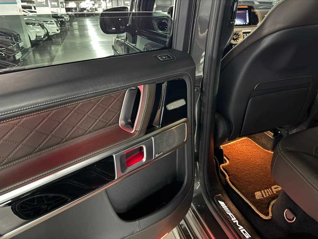 Mercedes-Benz G-Class — photo 18