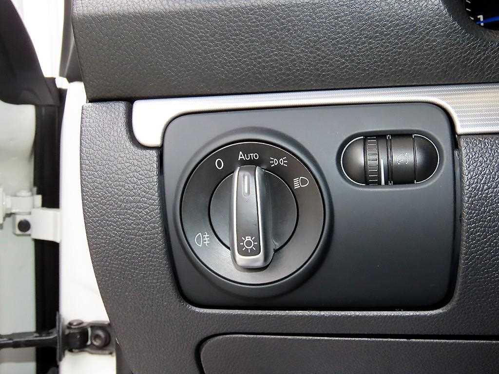 Volkswagen Scirocco — photo 13