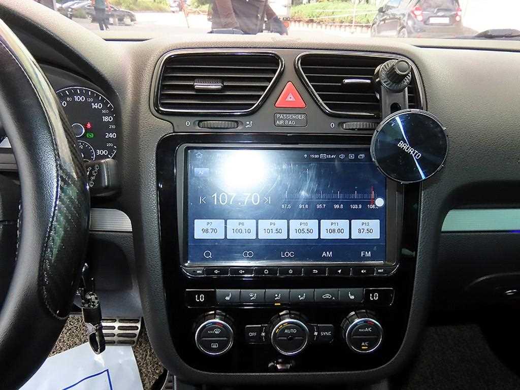 Volkswagen Scirocco — photo 14