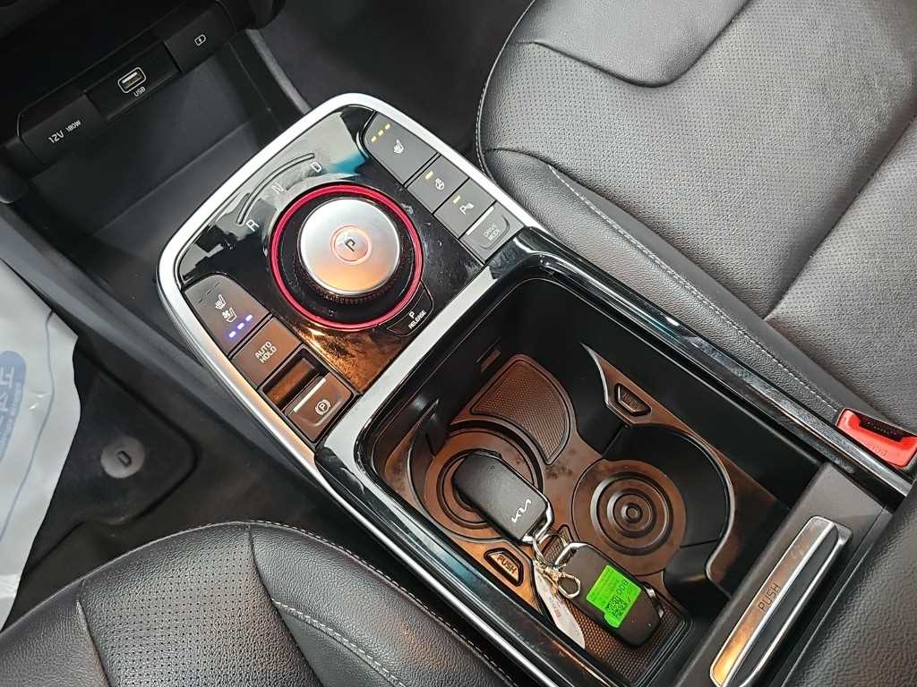 Kia Niro — photo 08