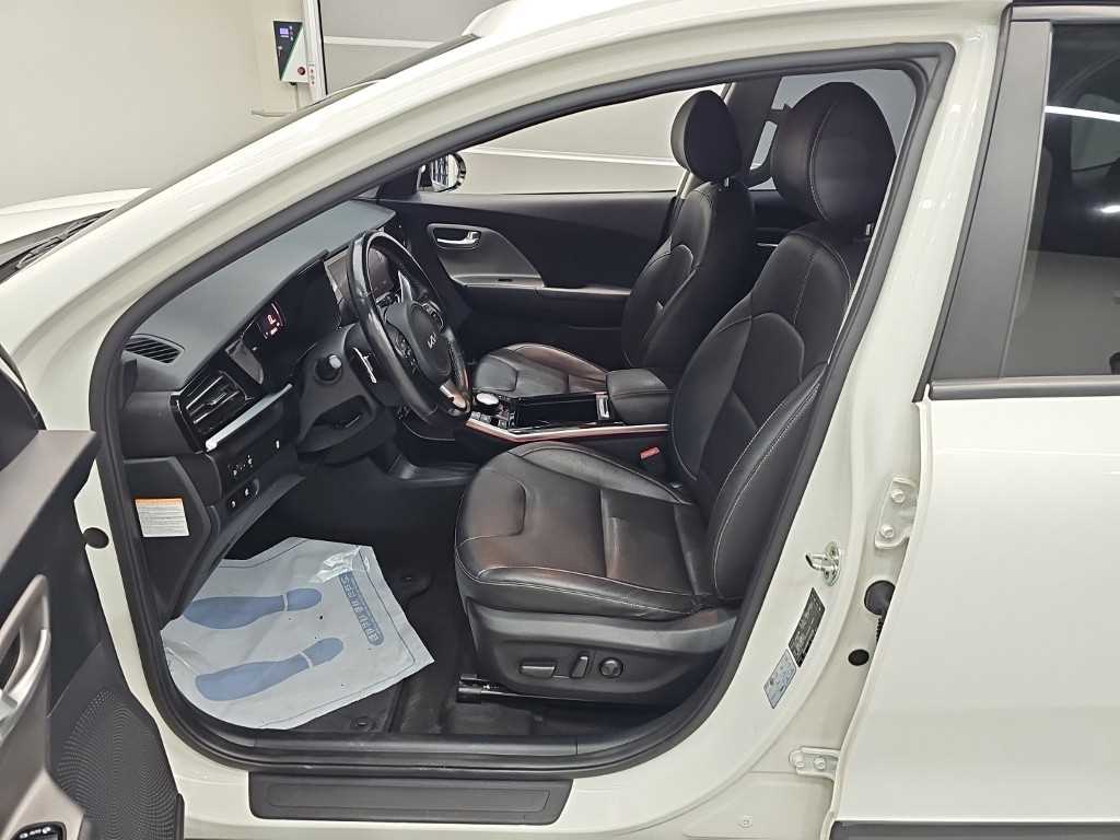 Kia Niro — photo 11