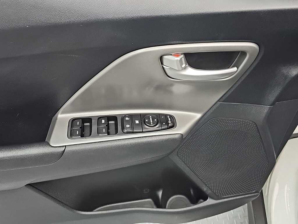 Kia Niro — photo 16