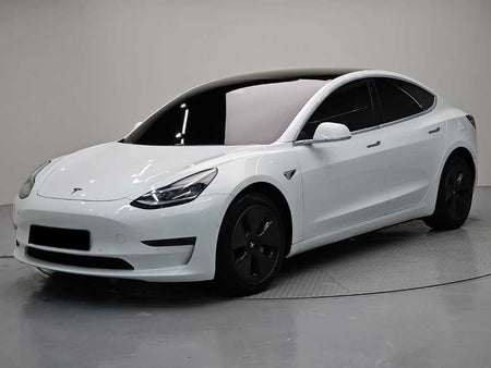 Tesla Model 3 — photo 01