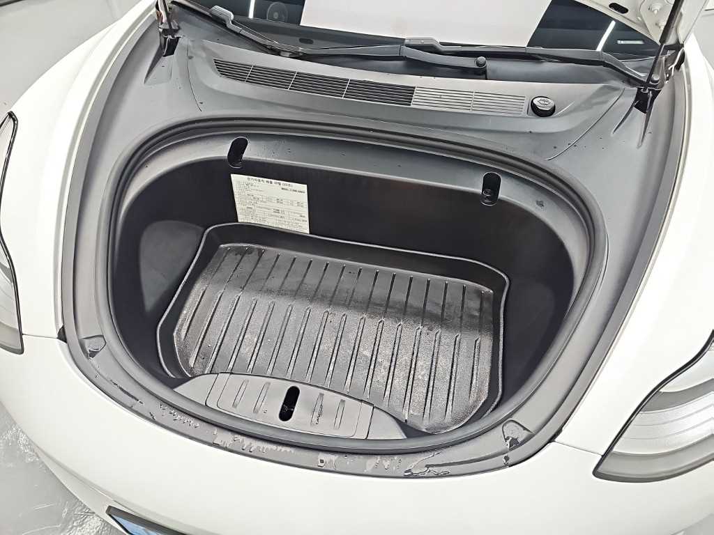 Tesla Model 3 — photo 05