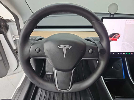 Tesla Model 3 — photo 09