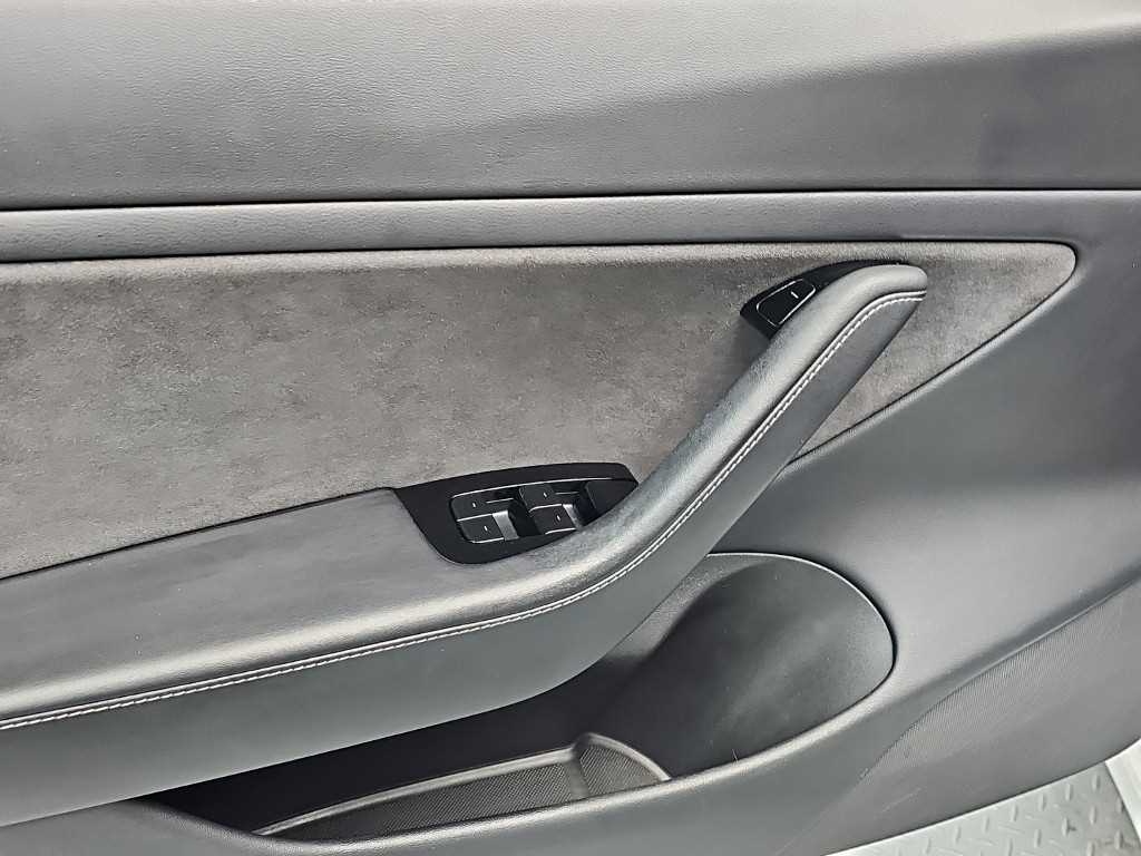 Tesla Model 3 — photo 16