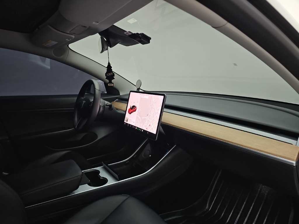 Tesla Model 3 — photo 18