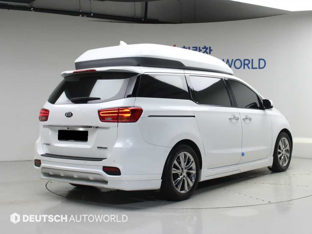 Kia Carnival — photo 02