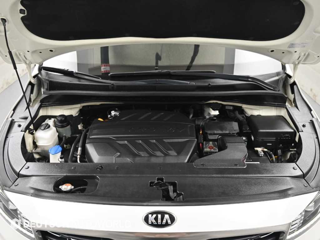 Kia Carnival — photo 06