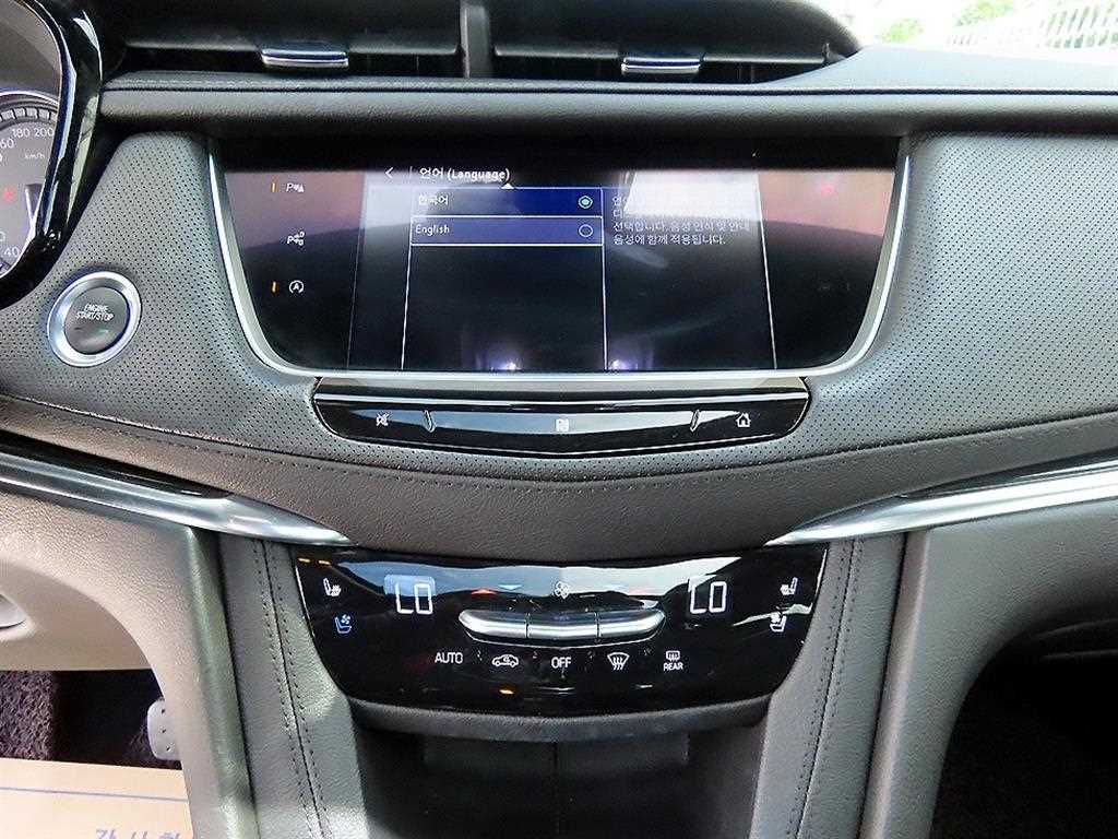 Cadillac XT5 — photo 13