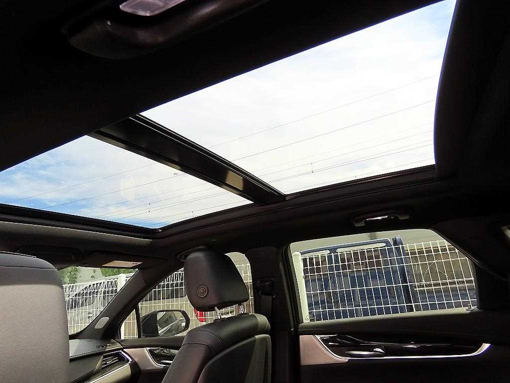 Cadillac XT5 — photo 18