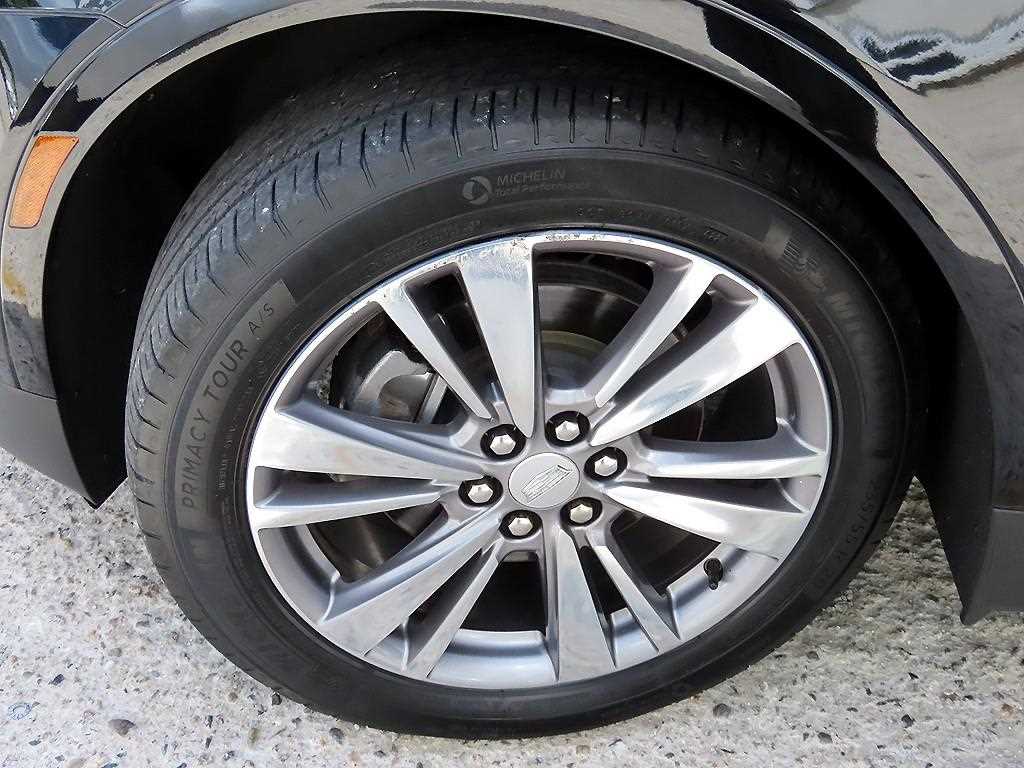Cadillac XT5 — photo 20
