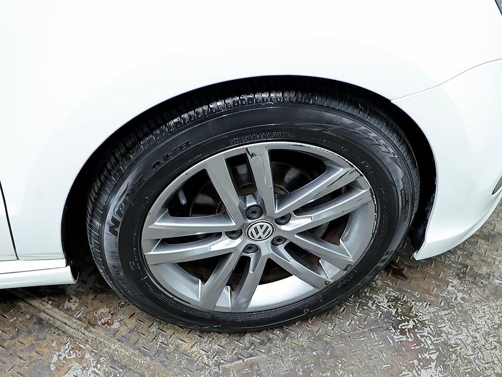 Volkswagen Polo — photo 08