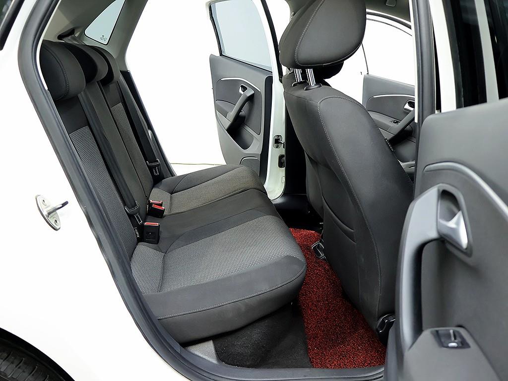 Volkswagen Polo — photo 12