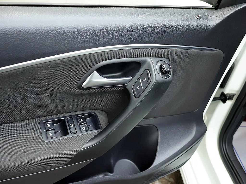 Volkswagen Polo — photo 13