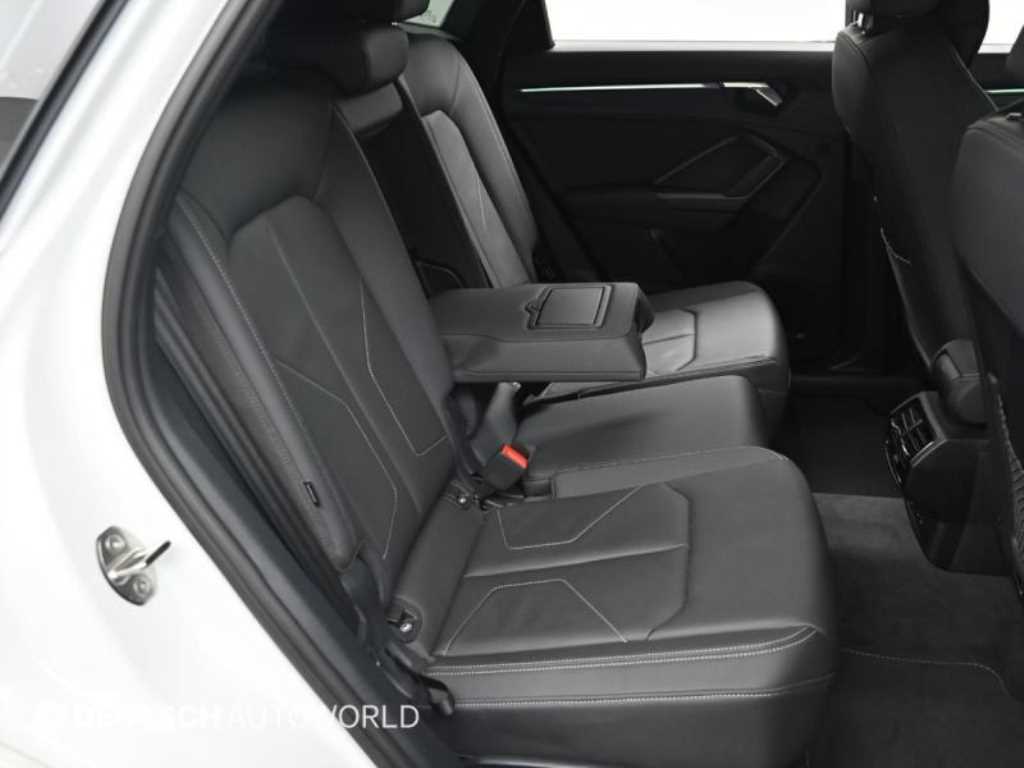 Audi Q3 — photo 12