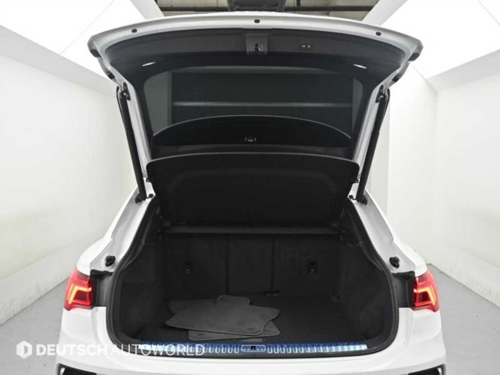 Audi Q3 — photo 19